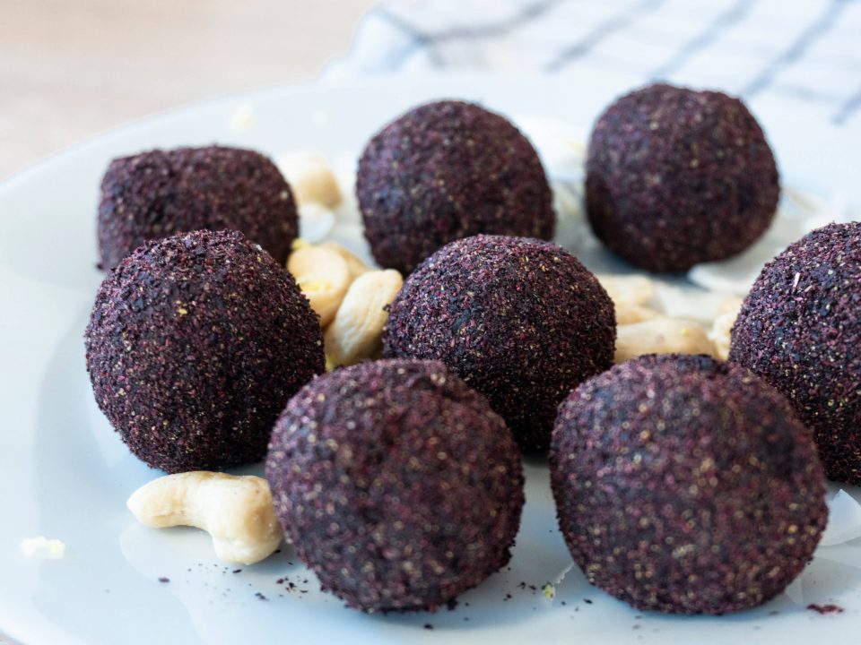 Raw energy balls s ovocnými vločkami recept